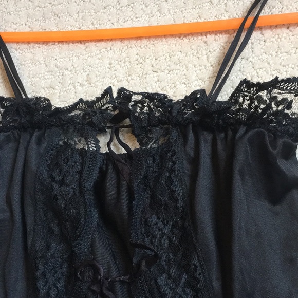 Black Lace Lingerie. Adjustable Size (S-M-L), Front Closure, Spaghetti Straps - Picture 7 of 9